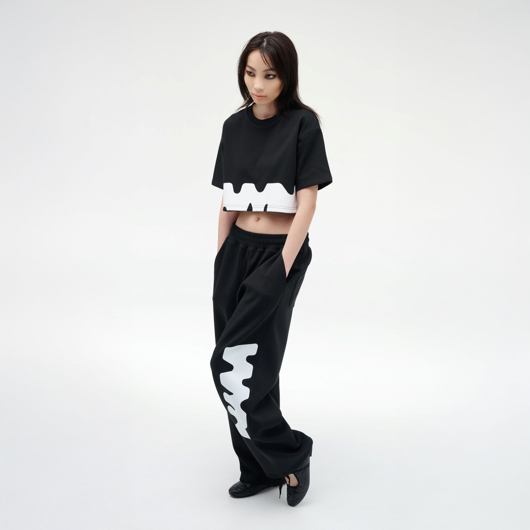 เสื้อยืดแขนสั้นผู้หญิง ทรงครอป คอกลม