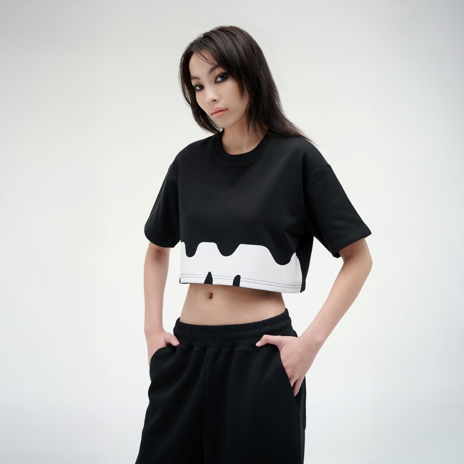 เสื้อยืดแขนสั้นผู้หญิง ทรงครอป คอกลม