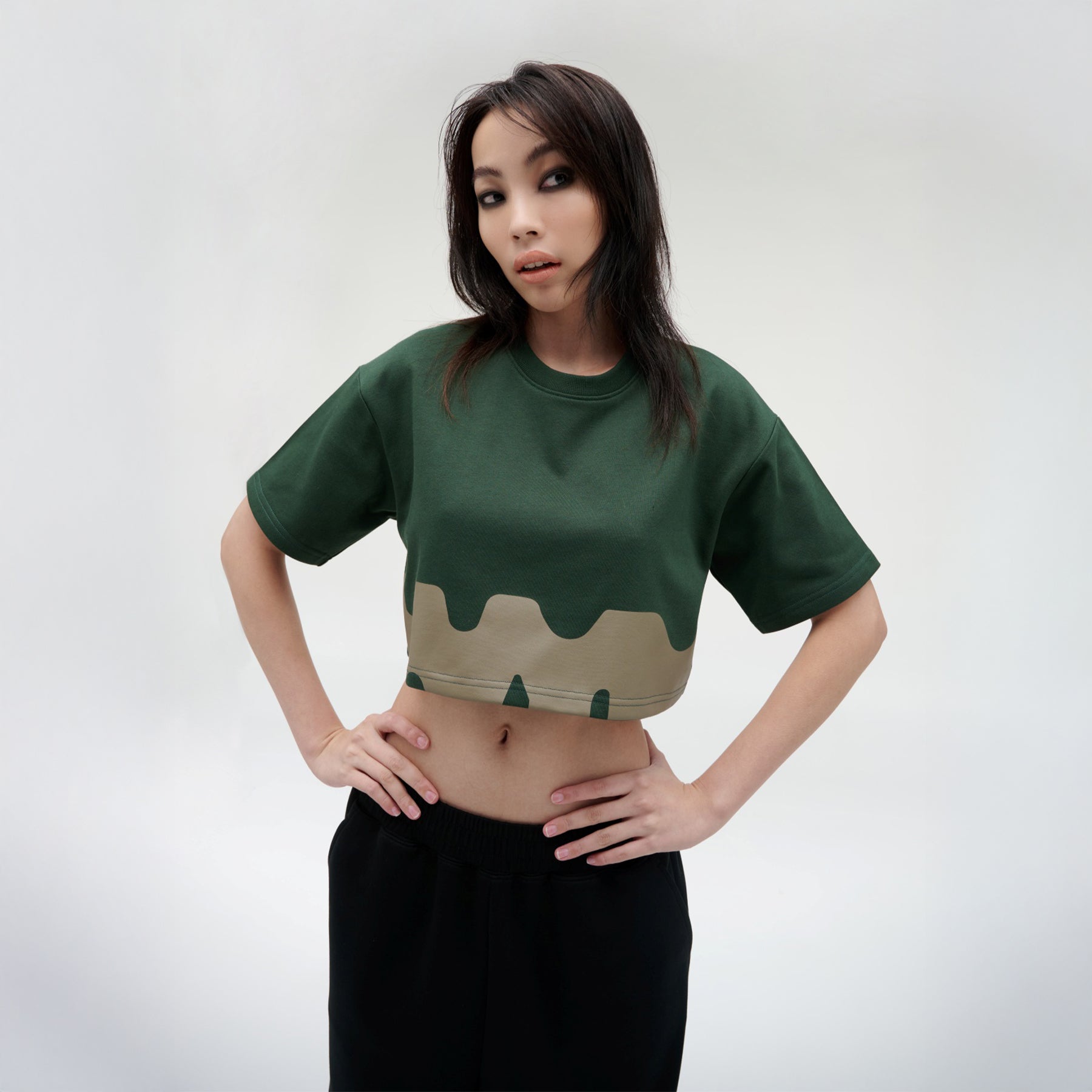 เสื้อยืดแขนสั้นผู้หญิง ทรงครอป คอกลม