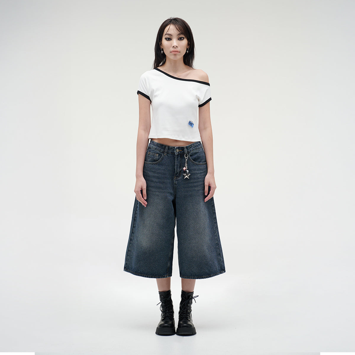 เสื้อยืดแขนสั้นผู้หญิง ทรงสลิม คอกลม