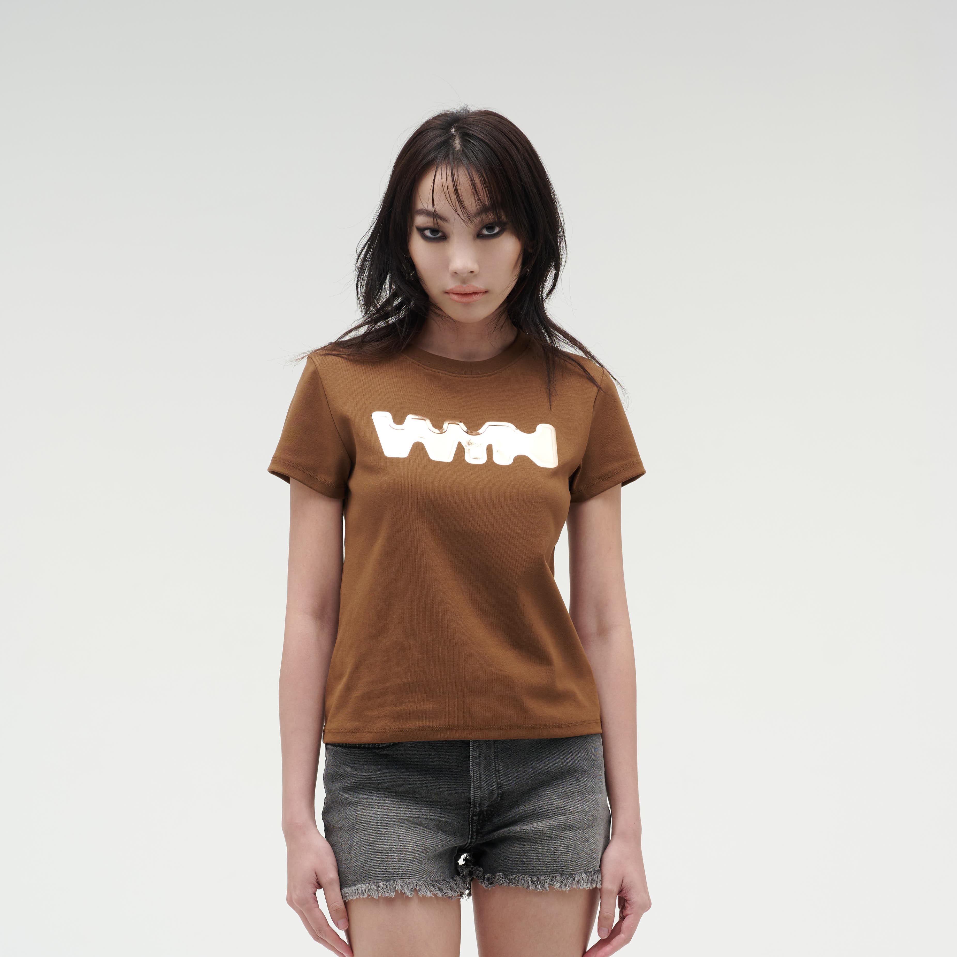 เสื้อยืดแขนสั้นผู้หญิง ทรงสลิม คอกลม