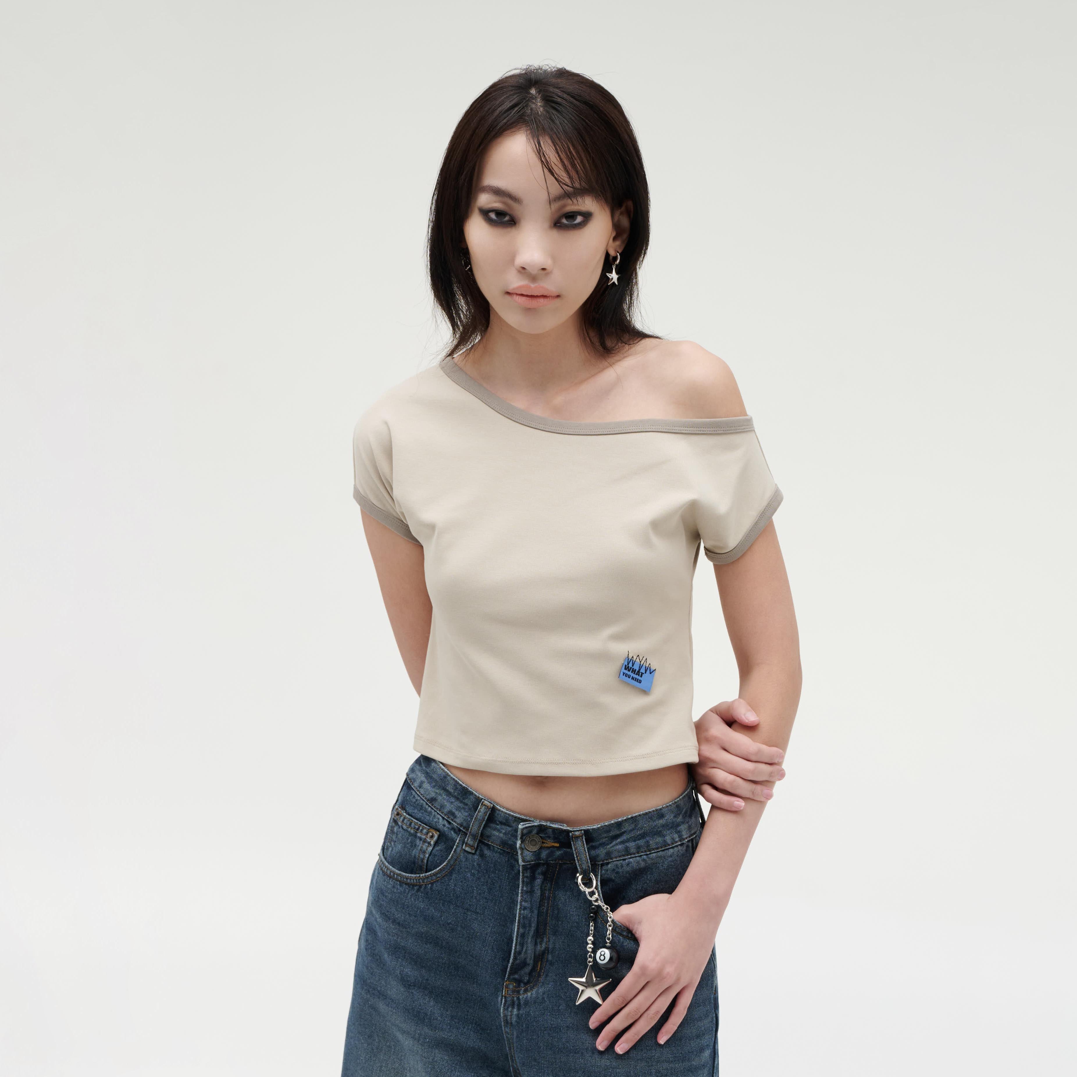 เสื้อยืดแขนสั้นผู้หญิง ทรงสลิม คอกลม